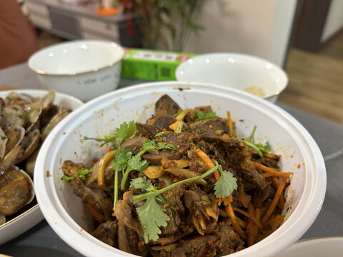 拌鸡架