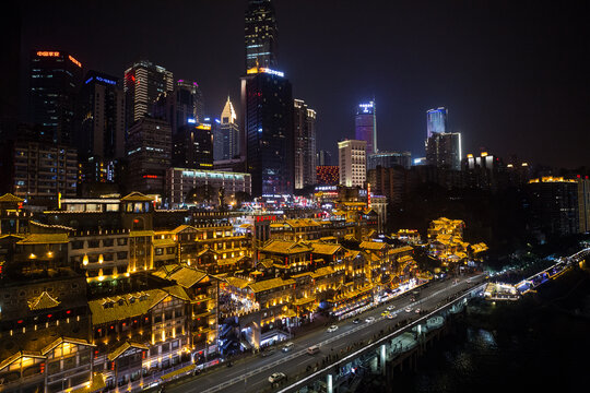 中国重庆洪崖洞千厮门大桥夜景