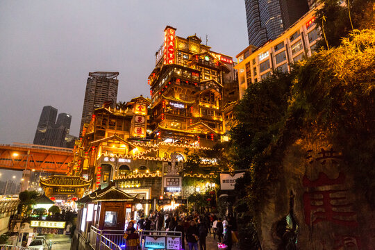 中国重庆洪崖洞千厮门大桥夜景