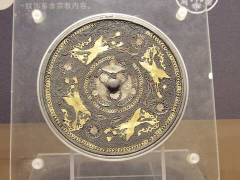 陕博四鸾衔绶纹金银平脱镜