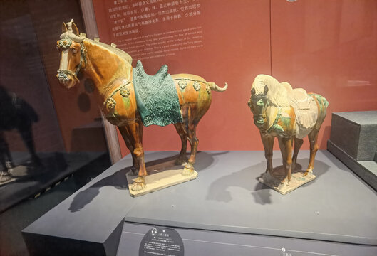 三花马唐三彩