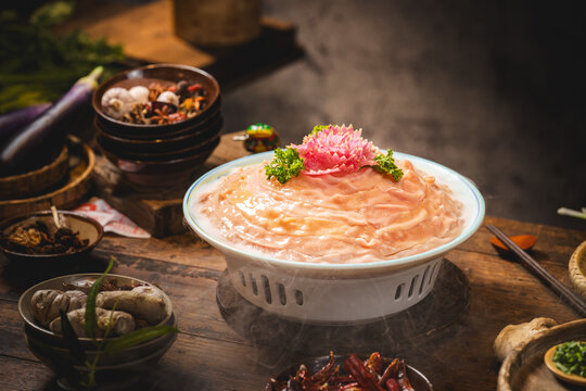 中式传统风格火锅食材鹅肠