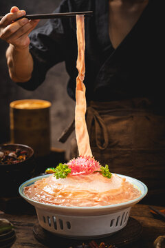 中式传统风格火锅食材鹅肠