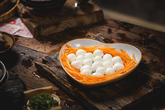 中式传统风格火锅菜品鹌鹑蛋