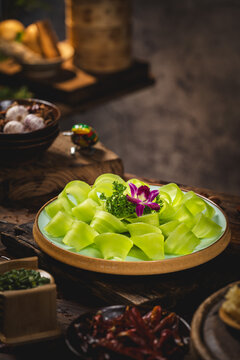 中式传统风格火锅菜品莴笋片