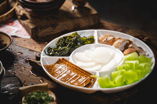 中式传统风格火锅素菜拼盘