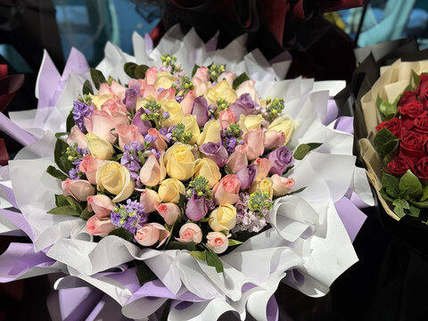 云南昆明斗南花卉市场鲜切花玫瑰花交易市场