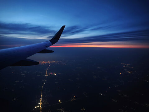 夜空中飞行