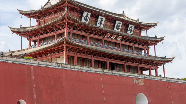 红河建水古城朝阳楼