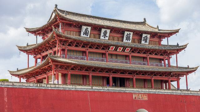 红河建水古城朝阳楼