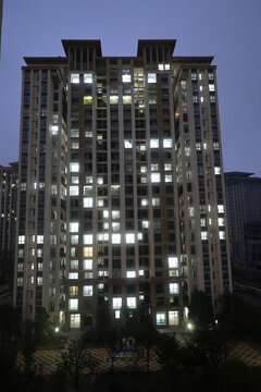 夜晚的住宅楼