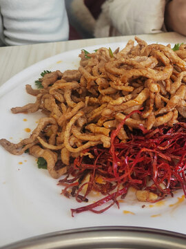 辣椒炒肉卷筋饼