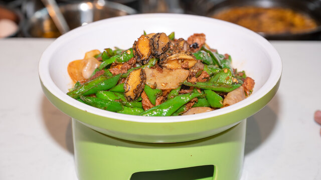 鲍鱼辣椒炒肉
