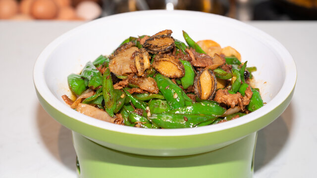 鲍鱼辣椒炒肉