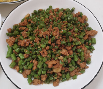 蚂蚁上树