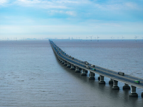 航拍上海东海大桥跨海大桥海上交通运输