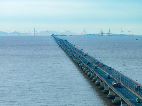 航拍上海东海大桥跨海大桥海上交通运输