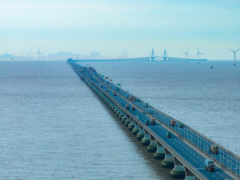 航拍上海东海大桥跨海大桥海上交通运输
