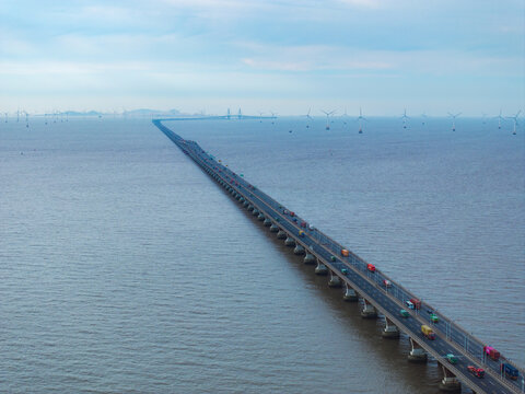 航拍上海东海大桥跨海大桥海上交通运输