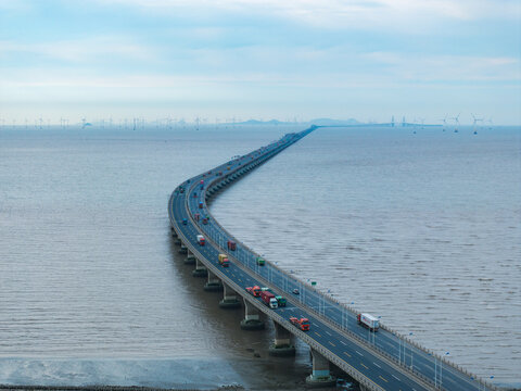航拍上海东海大桥跨海大桥海上交通运输