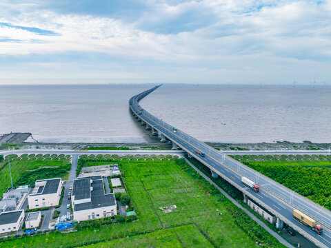 航拍上海东海大桥跨海大桥海上交通运输