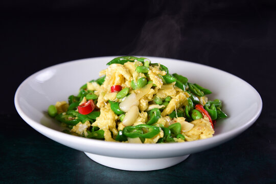 青毛豆鲜椒炒土鸡蛋