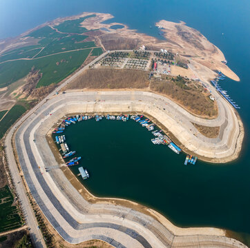 宋岗码头港湾