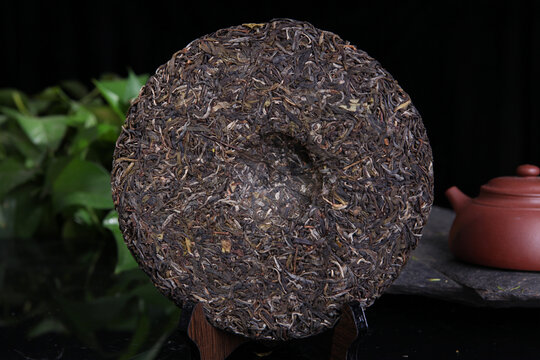云南普洱茶巴达山生茶茶饼