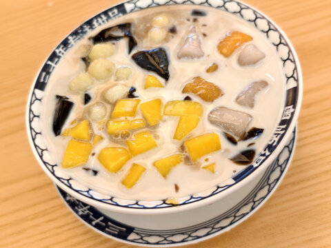 芒果仙草芋圆糖水