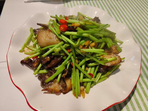 芹菜炒回锅肉