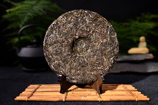 云南普洱茶生茶困鹿山茶饼