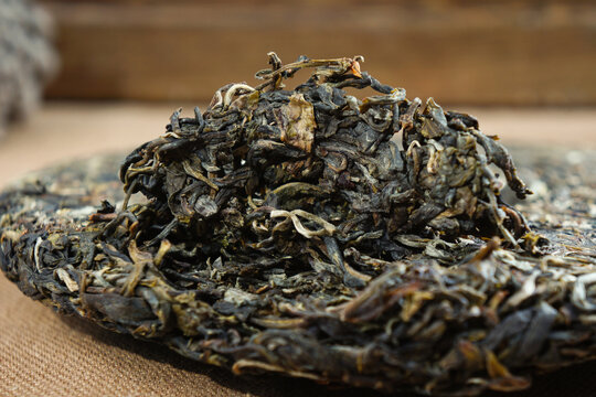 云南普洱茶生茶困鹿山茶饼