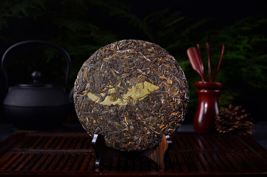 云南普洱茶生茶易武茶饼