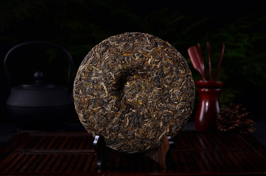 云南普洱茶生茶易武茶饼
