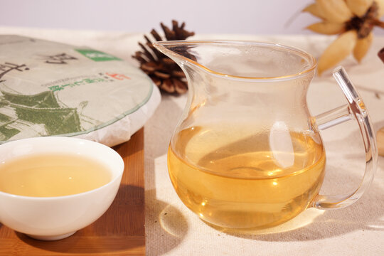 云南普洱茶生茶易武汤色