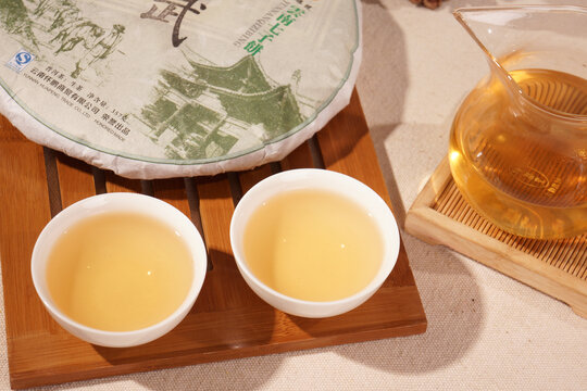 云南普洱茶生茶易武汤色
