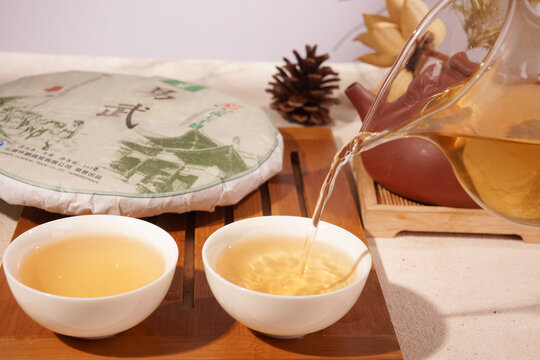 云南普洱茶生茶易武汤色