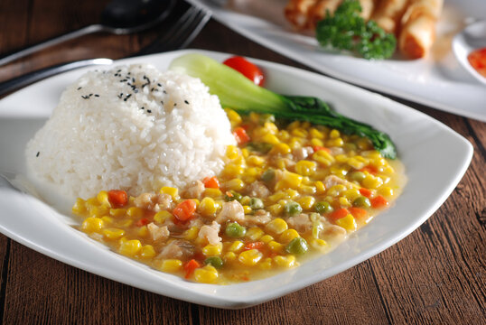 玉米鸡丁饭