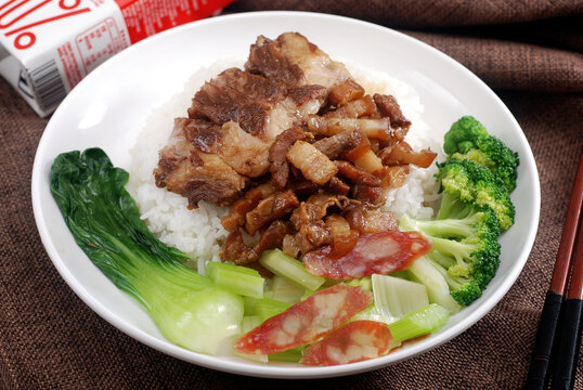 卤肉拼排骨饭