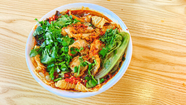 生菜香菜螺蛳粉