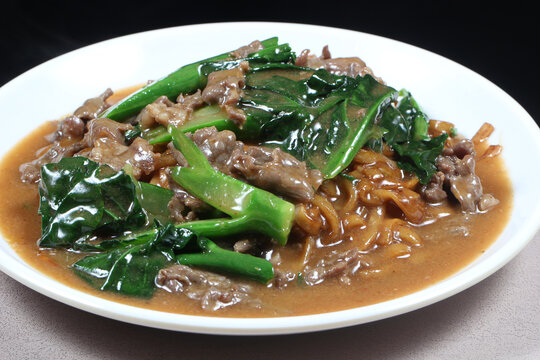 芥蓝湿炒牛河