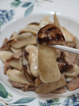 松茸炒肉