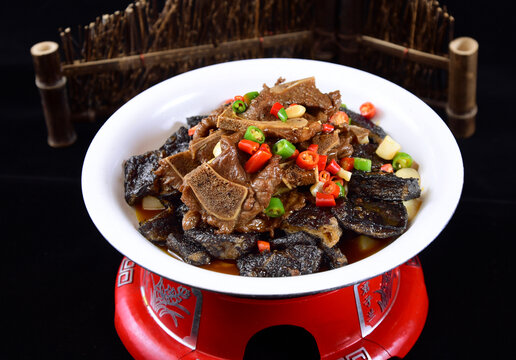 黑椒猪排烧臭豆腐