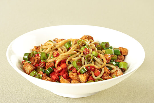 辣子鸡丁拌面