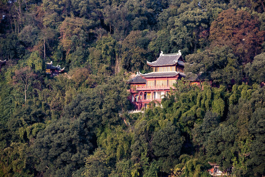 深山藏古寺