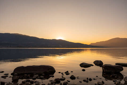 山水夕阳风景