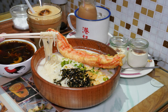 港式蟹柳公仔面蟹柳汤面