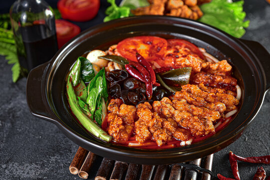 川香小酥肉砂锅米线