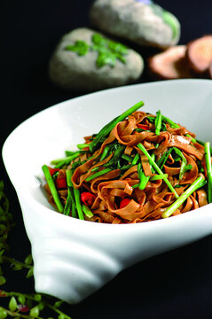 豆腐丝炒韭菜