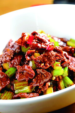 野芹菜牛肉